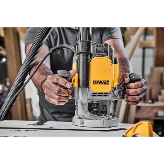 12mm (1/2") Plunge Router DWE625KT