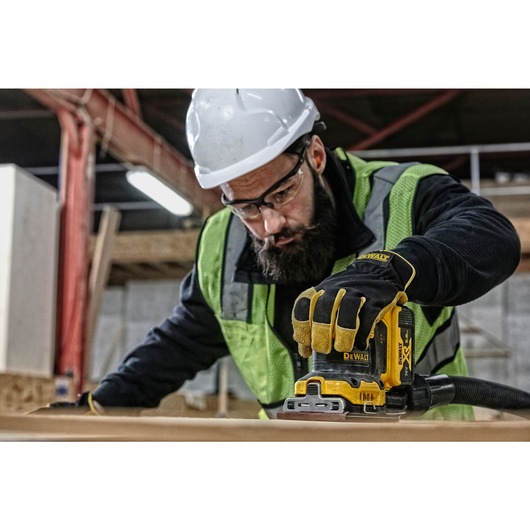 18V XR Brushless 1/4 Sheet Palm Sander (Bare Unit) DCW200N
